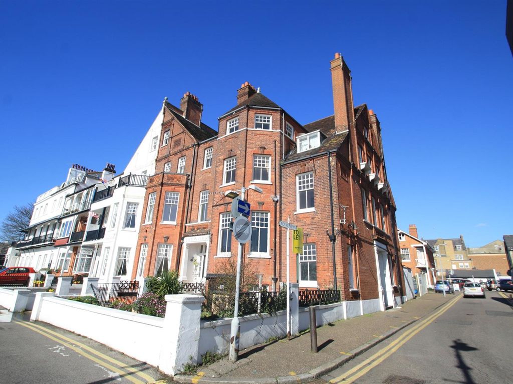 2 bed flat to rent in Royal Terrace, SouthendOnSea SS1 Zoopla
