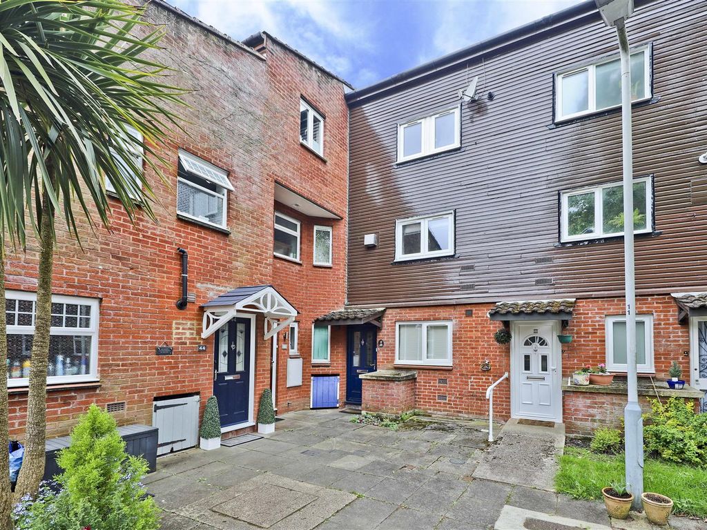 1 bed flat for sale in Myrtleside Close, Northwood HA6 Zoopla