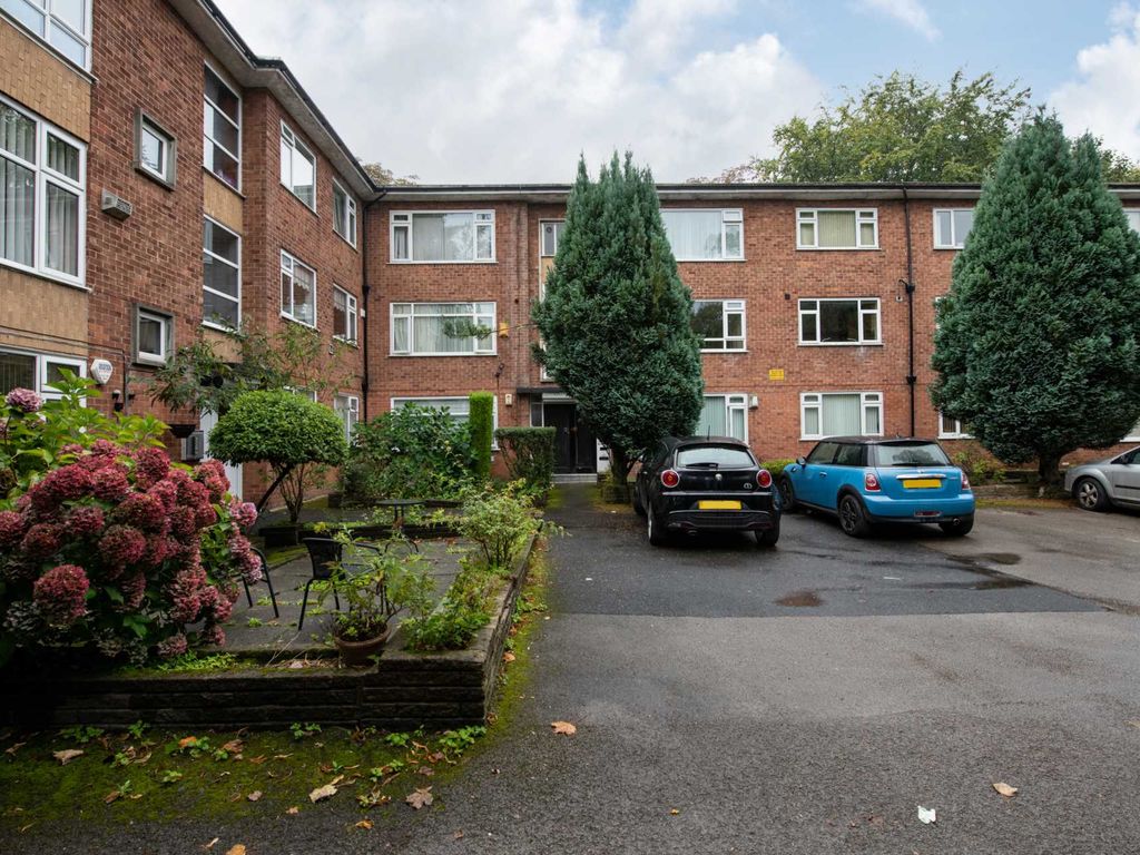 2 bed flat to rent in Grosvenor Court, Park Lane, Salford M7 Zoopla