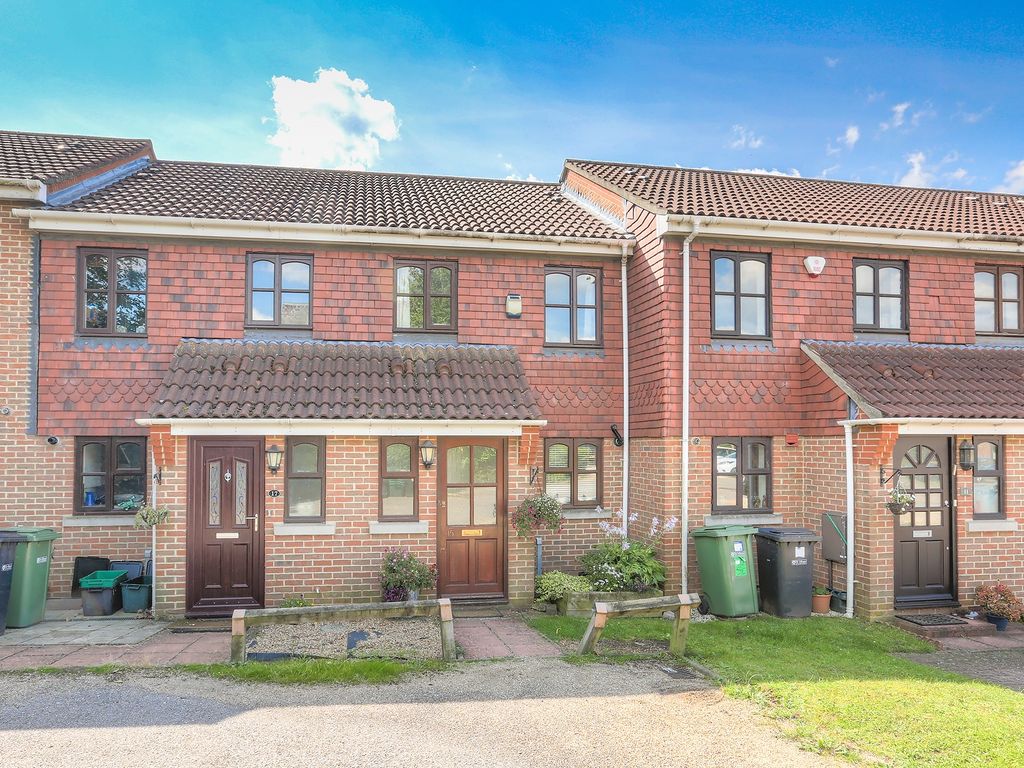 2 bed detached house to rent in Colnbrook Close, London Colney, St
