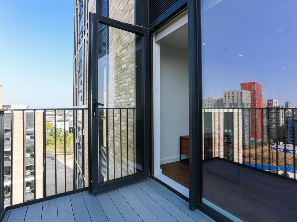 2 bed flat to rent in Wales Farm Road, London W3 Zoopla