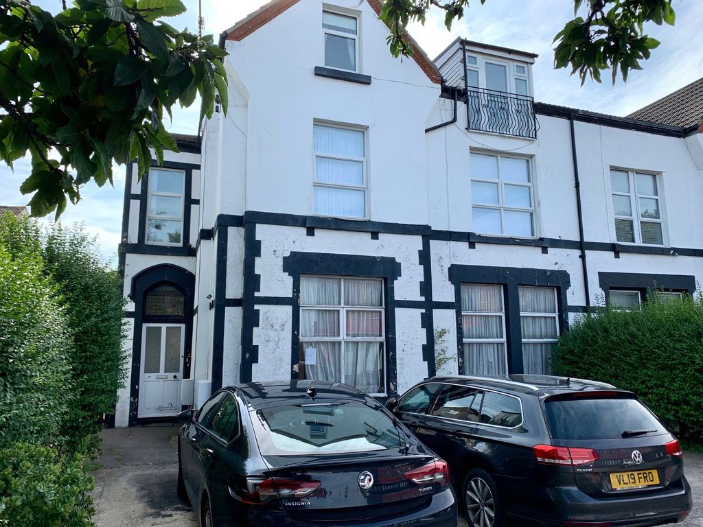 2 bed flat for sale in Banks Road, West Kirby, Wirral, Merseyside CH48