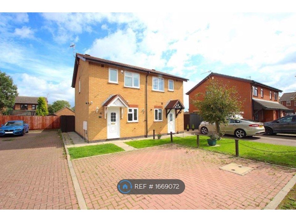 2 bed semidetached house to rent in Moorland Road, Syston, Leicester