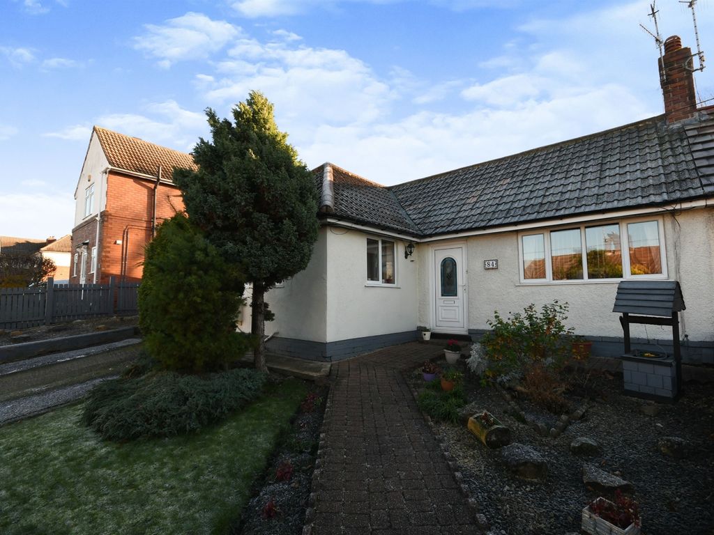 2 bed semidetached bungalow for sale in Sycamore Road, Hollingwood