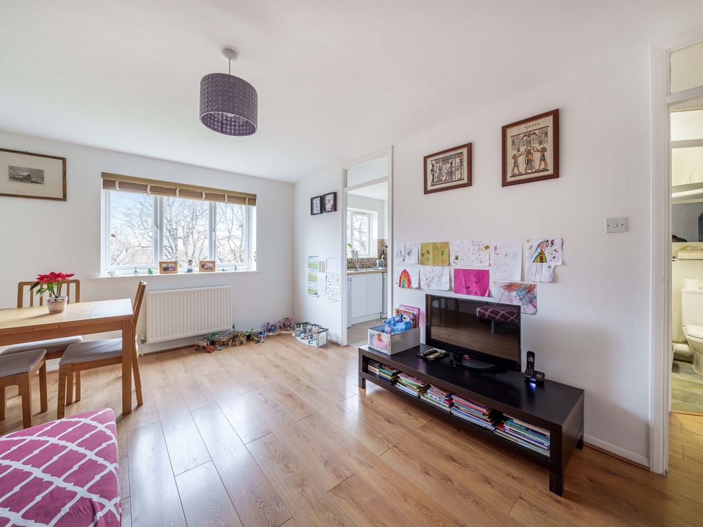 2 bed flat for sale in Cambridge Gardens, London N10, £375,000 Zoopla