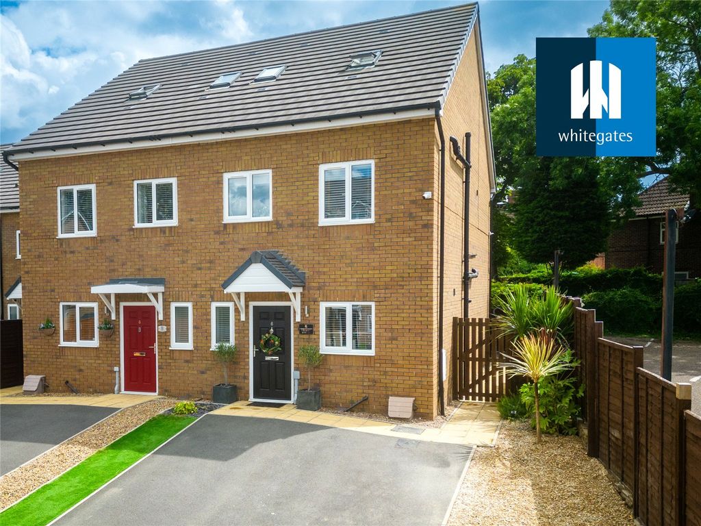 4 bed semidetached house for sale in Meadow Grange, Fitzwilliam