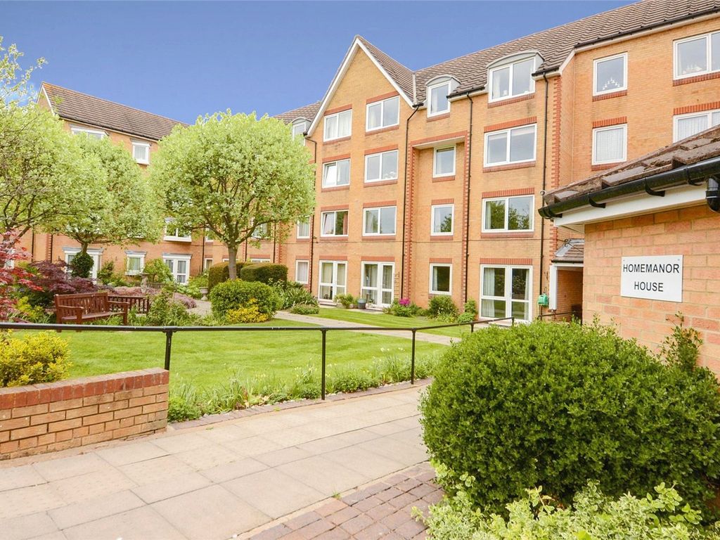 2 bed flat for sale in Cassio Road, Watford, Hertfordshire WD18, £
