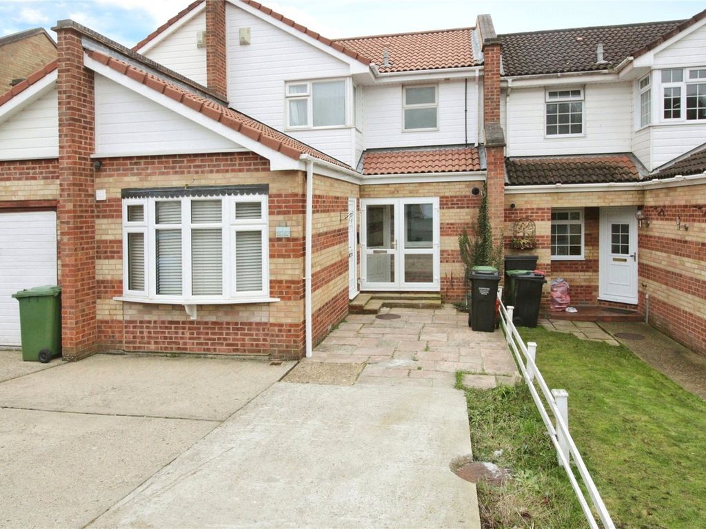 4 bed end terrace house to rent in Downs Grove, Basildon, Essex SS16, £