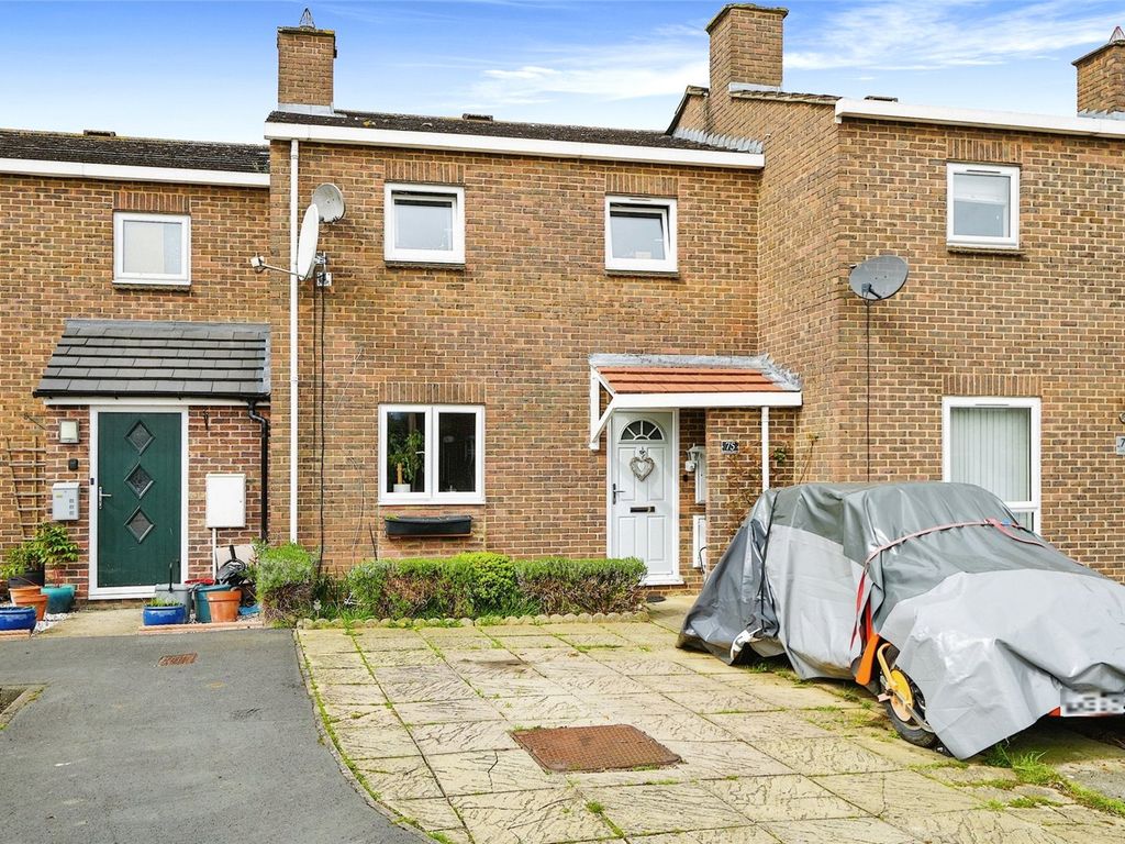 3 bed terraced house for sale in Lerwick Croft, Bicester, Oxfordshire