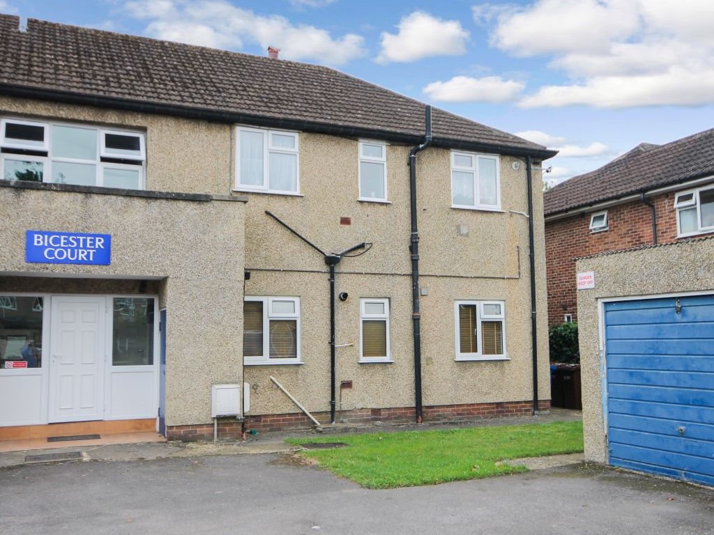 2 bed flat to rent in Bicester Court, Bicester Road, Kidlington OX5
