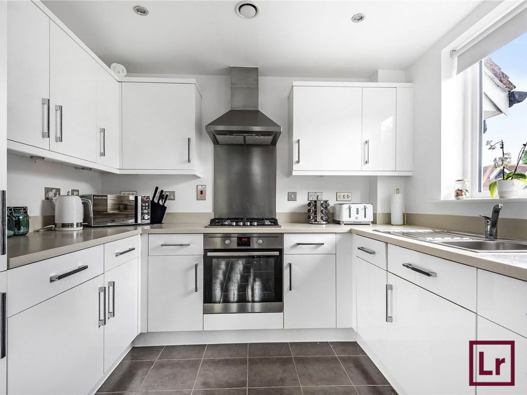 2 bed flat to rent in Mill Drive, Ruislip Manor, Ruislip HA4, £1,750