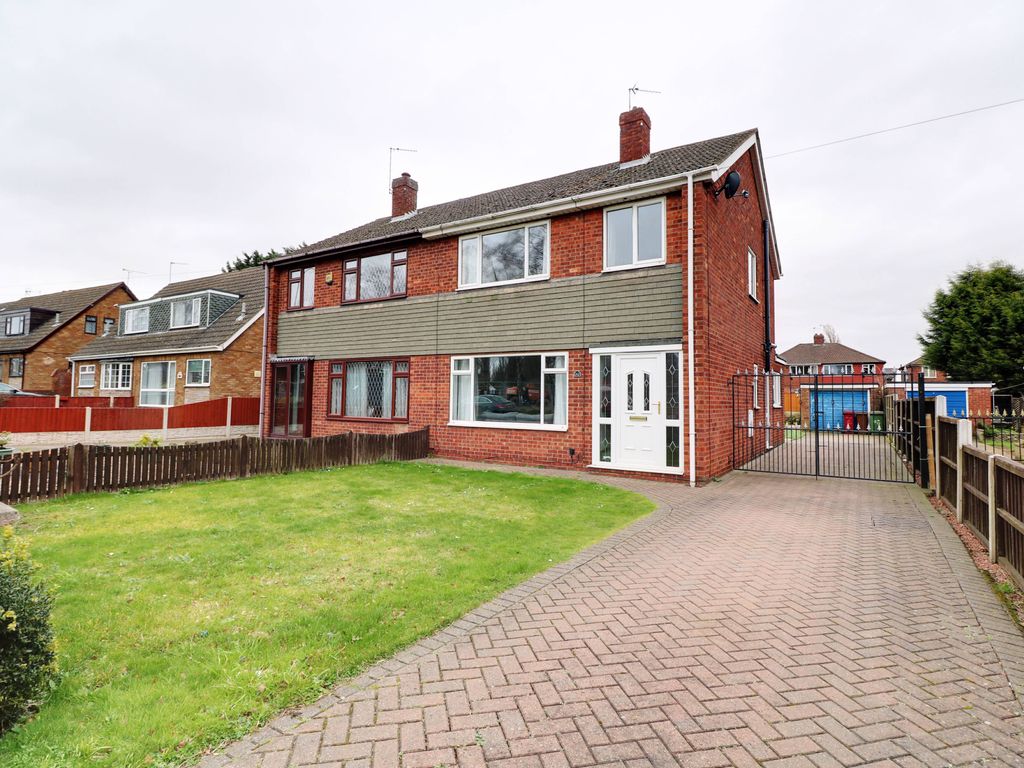 3 bed semidetached house to rent in Warwick Road, Scunthorpe, North