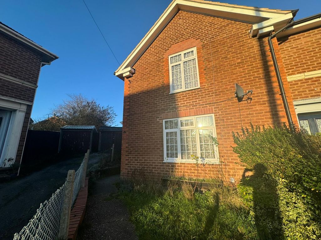 3 bed semidetached house to rent in Lydbury Grove, Birmingham B33, £