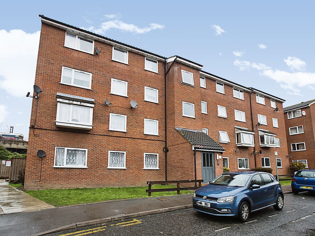 2 bed flat for sale in Gurney Close, Barking IG11 Zoopla