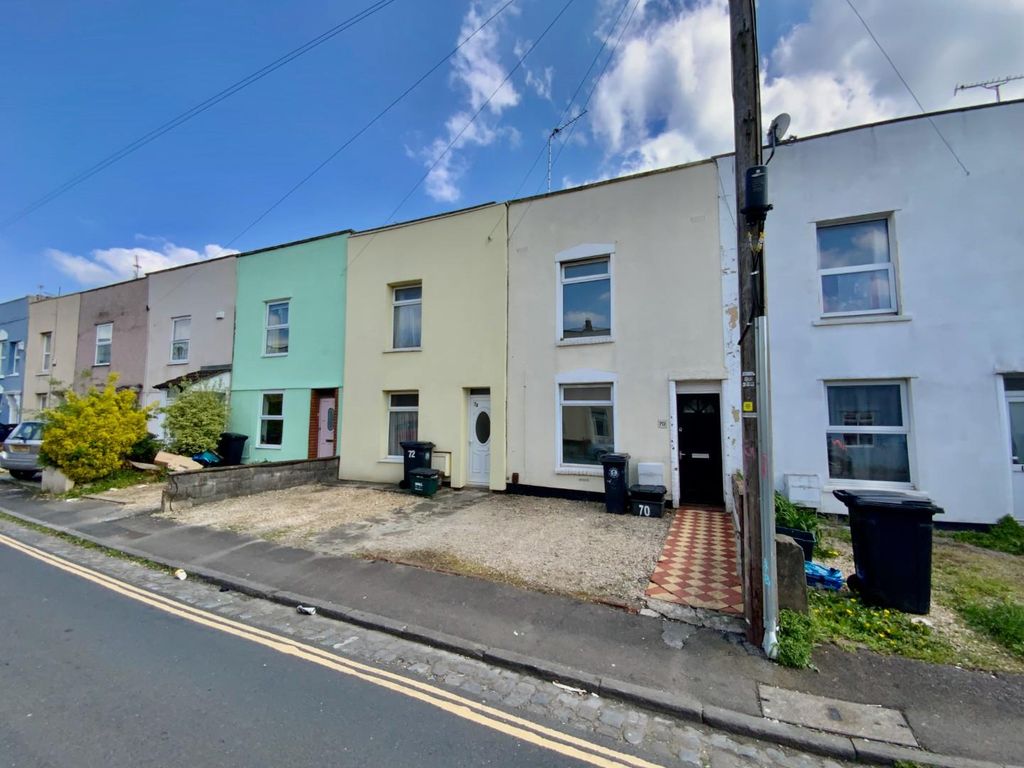 2 bed terraced house to rent in Lyppiatt Road, Refield, Bristol BS5, £