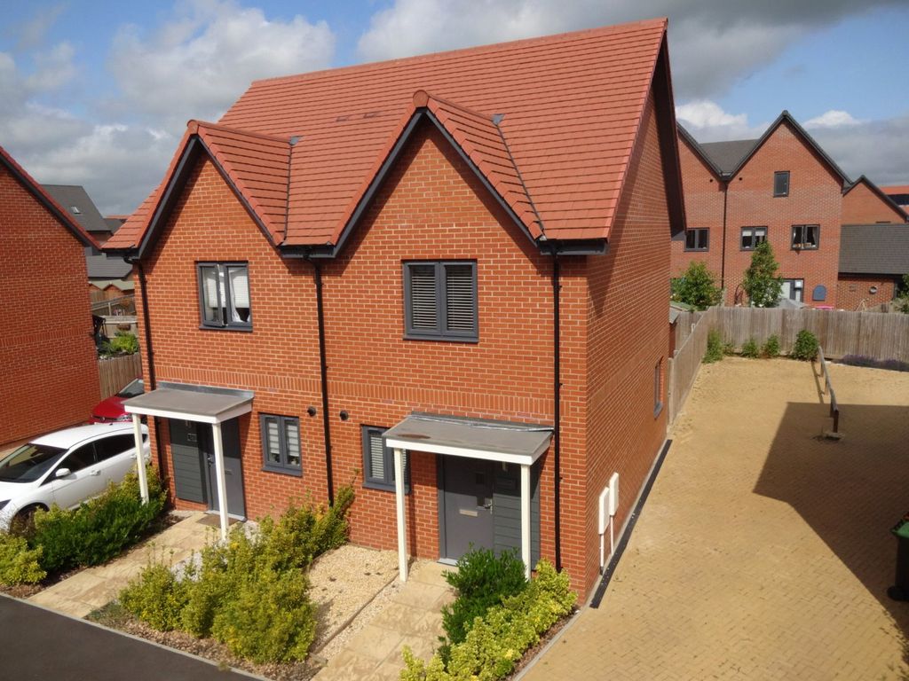 2 bed property for sale in Roundel, Wootton, Bedford, Bedfordshire MK43 Zoopla
