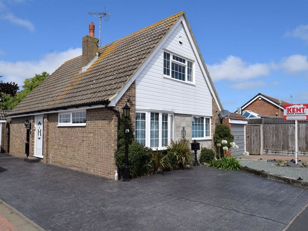 3 bed detached bungalow for sale in Chanctonbury Chase, Seasalter