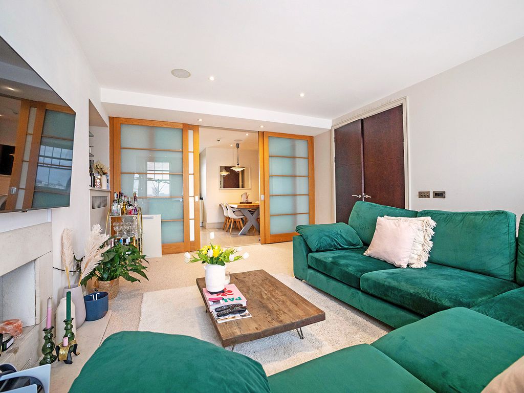 2 bed flat to rent in Bedford Gardens, Kensington, London W8 Zoopla