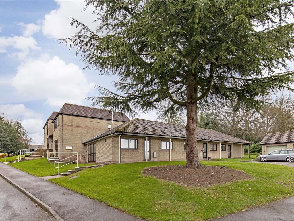 2 bed bungalow to rent in High Street, Old Whittington, Chesterfield