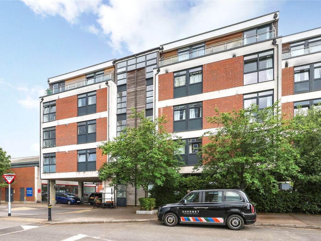 2 bed flat for sale in Victoria Avenue, West Molesey, Surrey KT8 Zoopla