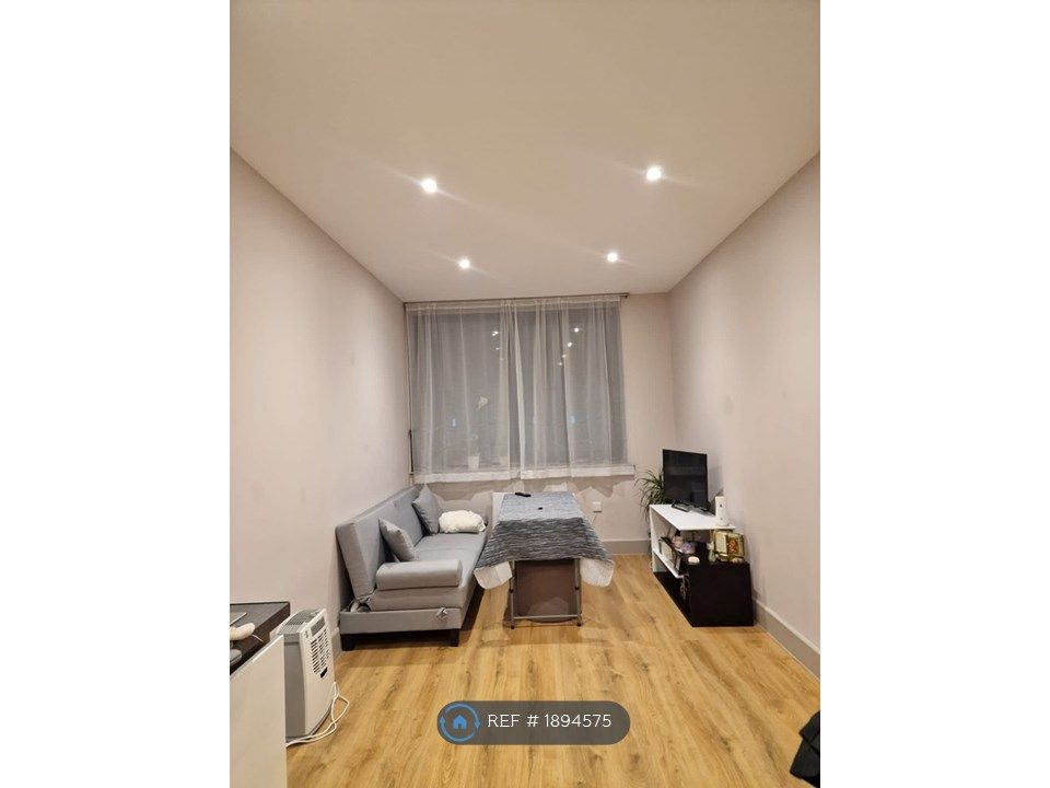 1 bed flat to rent in Cube House, Stoke Mandeville, Aylesbury HP22, £