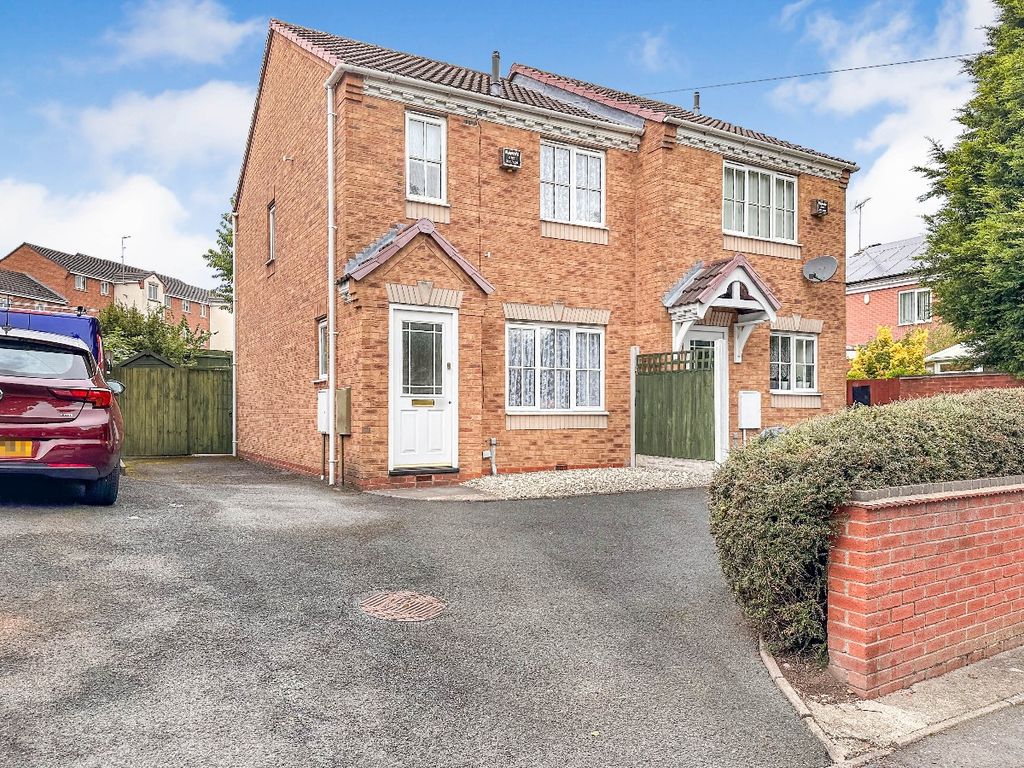 3 bed semidetached house for sale in Factory Road, Tipton DY4, £