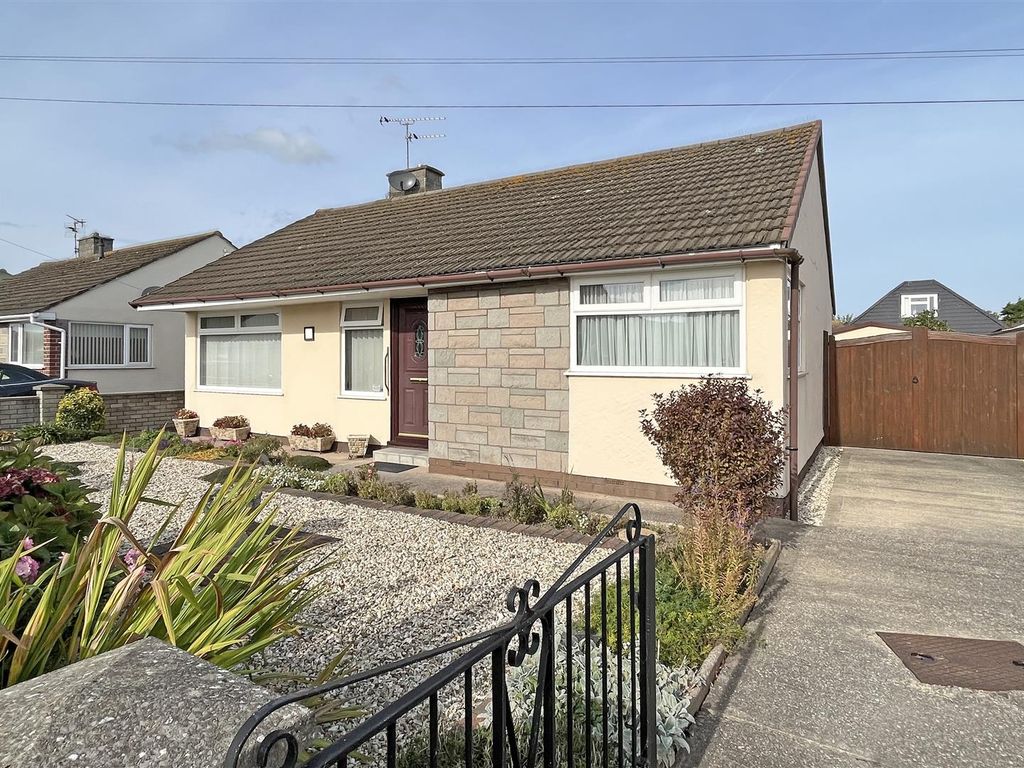2 bed detached bungalow for sale in Harrison Drive, Kinmel Bay, Conwy