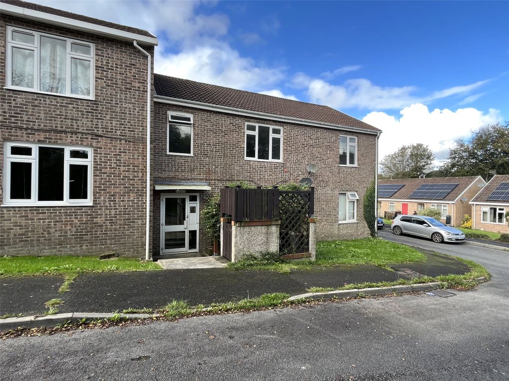 2 bed flat for sale in Tredanek Close, Bodmin, Cornwall PL31, £82,500