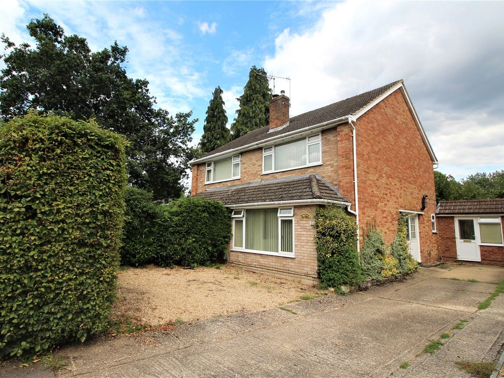 3 bed semidetached house for sale in Oakwood, Church Crookham, Fleet, Hampshire GU52, £440,000