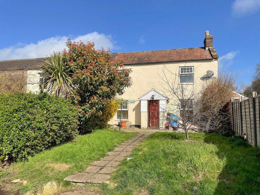 3 bed end terrace house for sale in Huish Gardens, Yeovil, Somerset