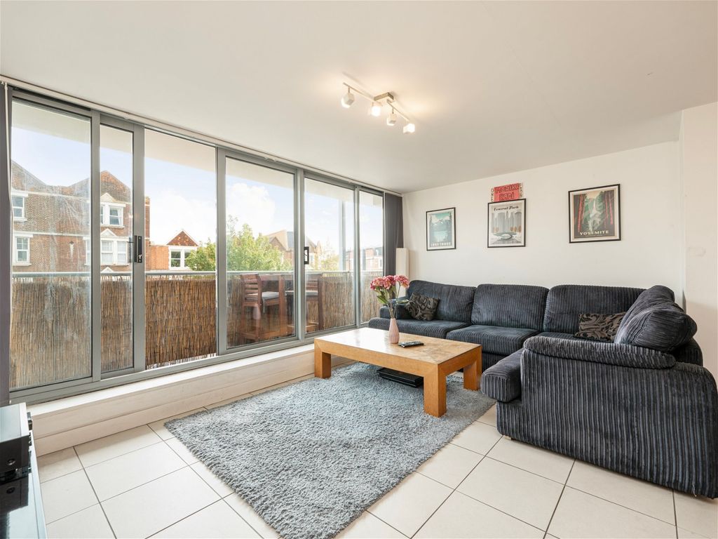 3 bed flat for sale in Balham Hill, London SW12, £700,000 Zoopla