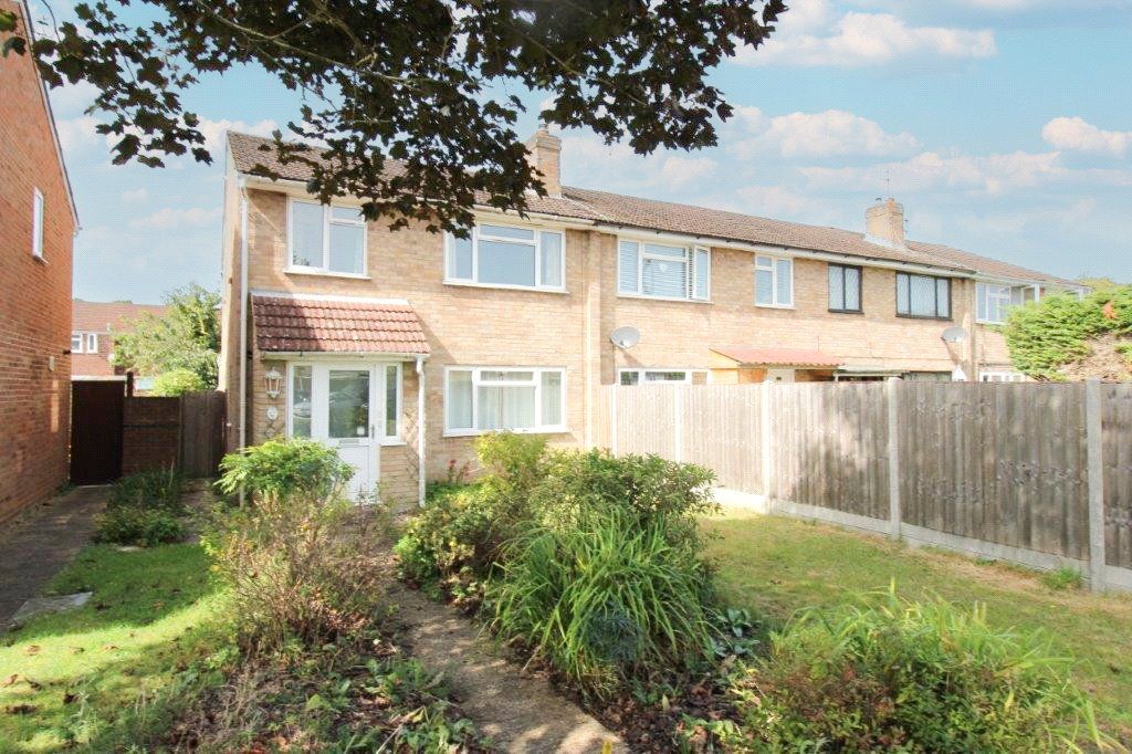 3 bed end terrace house for sale in Beaulieu Gardens, Blackwater