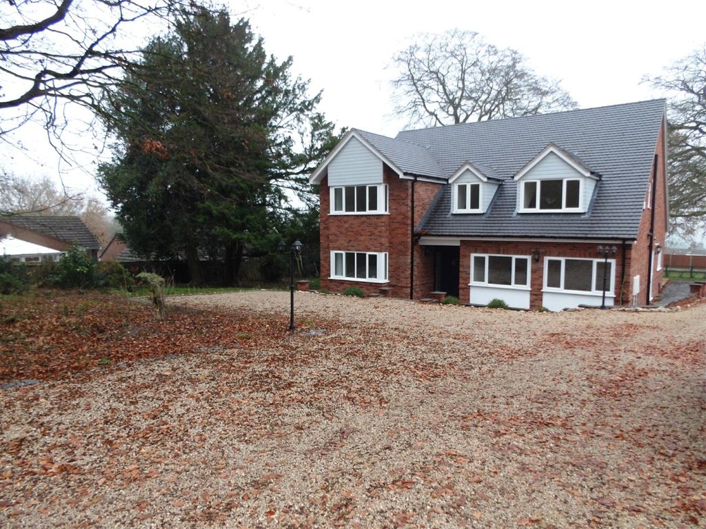 6 bed detached house for sale in Newlands Road, Baddesley Ensor, Atherstone, Warwickshire CV9
