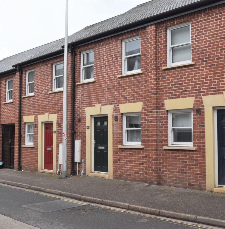 2 bed terraced house to rent in Bampton Street, Tiverton, Devon EX16