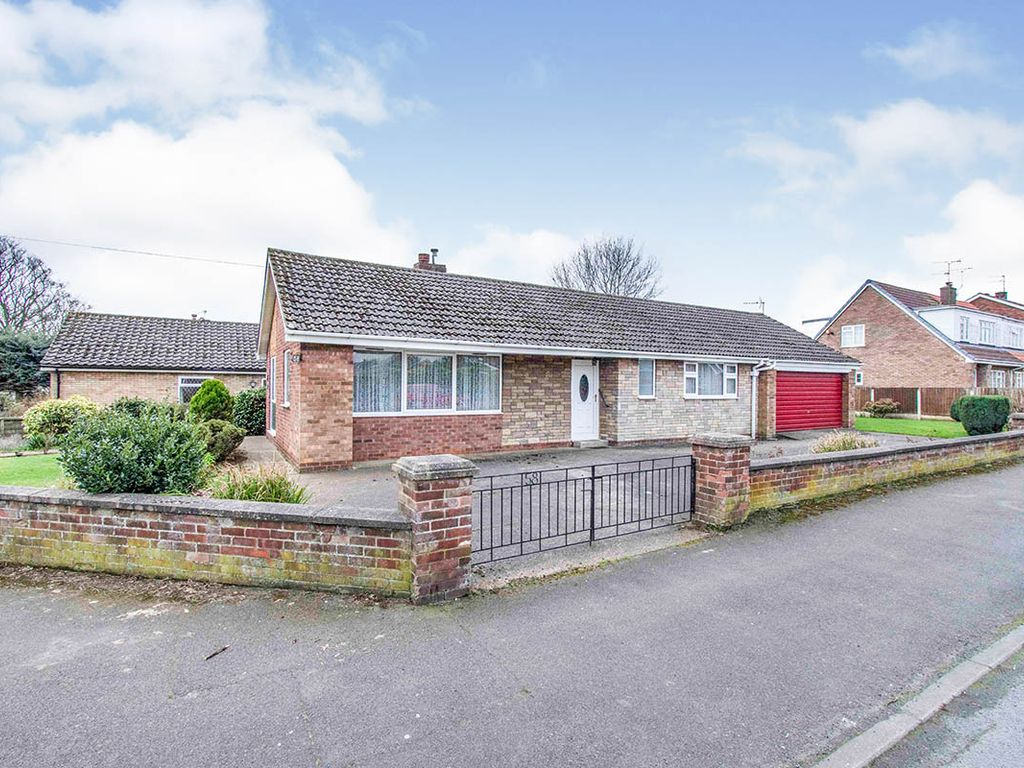 2 bed bungalow for sale in Bottesford Road, Scunthorpe, Lincolnshire
