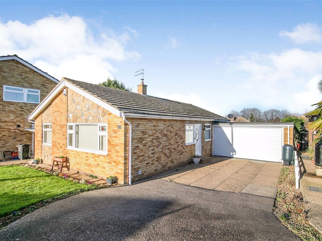 3 bed bungalow for sale in Pyesand, KirbyLeSoken, FrintonOnSea CO13 Zoopla