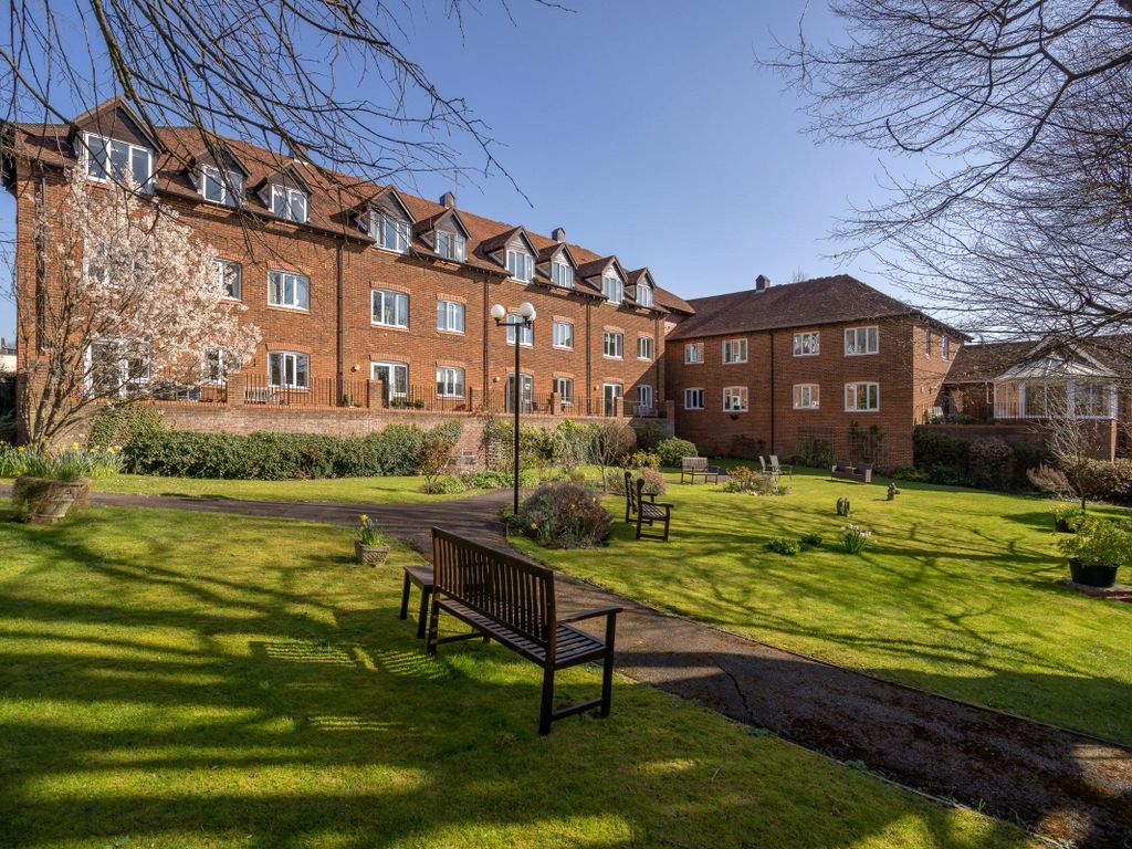 1 bed flat to rent in Belmont Road, Leatherhead KT22 Zoopla
