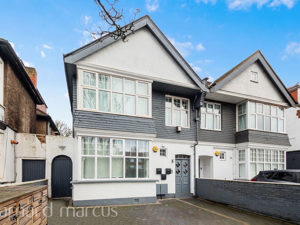 2 bed flat for sale in Ellesmere Road, London W4, £425,000 Zoopla