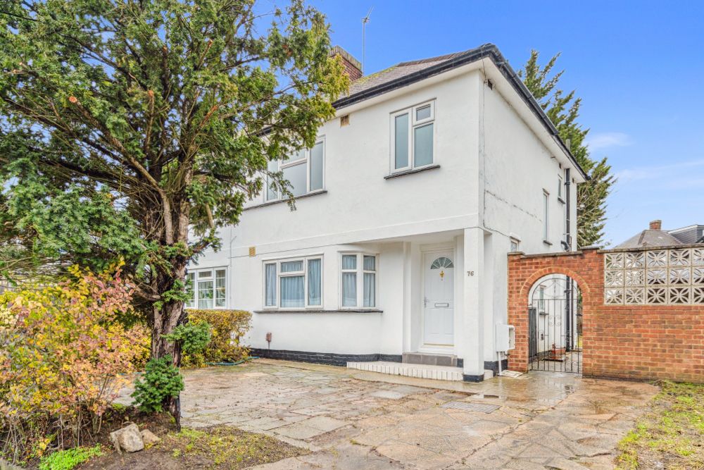 3 bed semidetached house to rent in College Hill Road, Harrow Weald