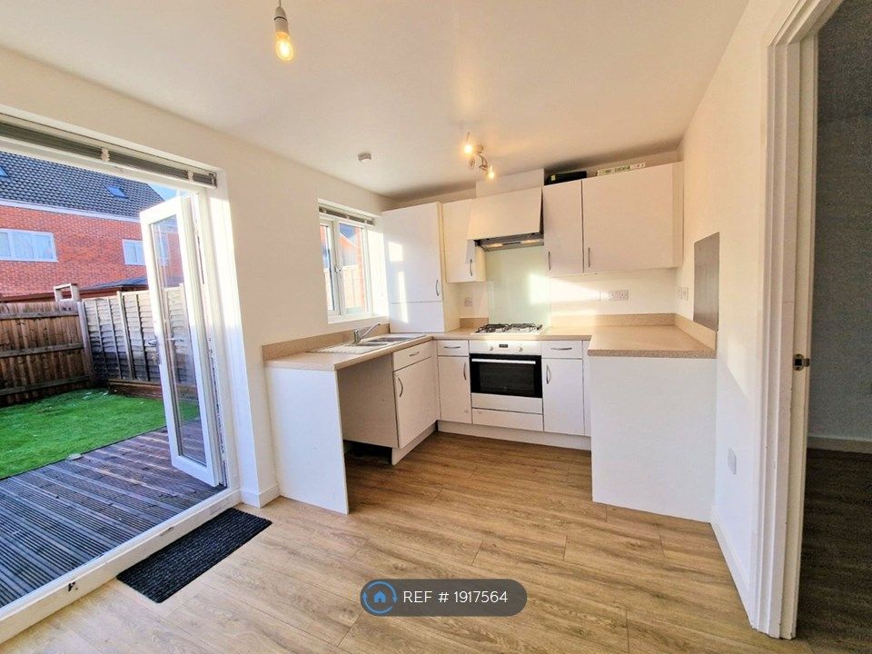 2 bed terraced house to rent in Warmwell Drive, Wolverhampton WV2, £949