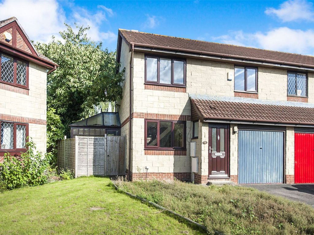 4 bed semidetached house for sale in Essex Close, Churchdown