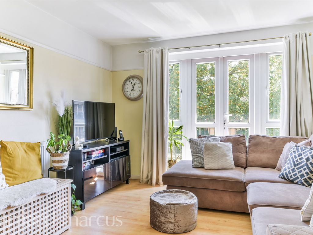 2 bed flat for sale in Champion Hill, London SE5, £400,000 Zoopla