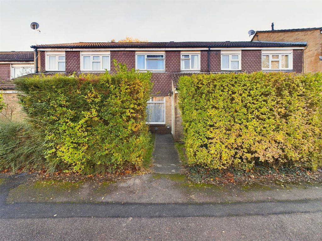 3 bed terraced house to rent in Stackfield Road, Ifield, Crawley RH11