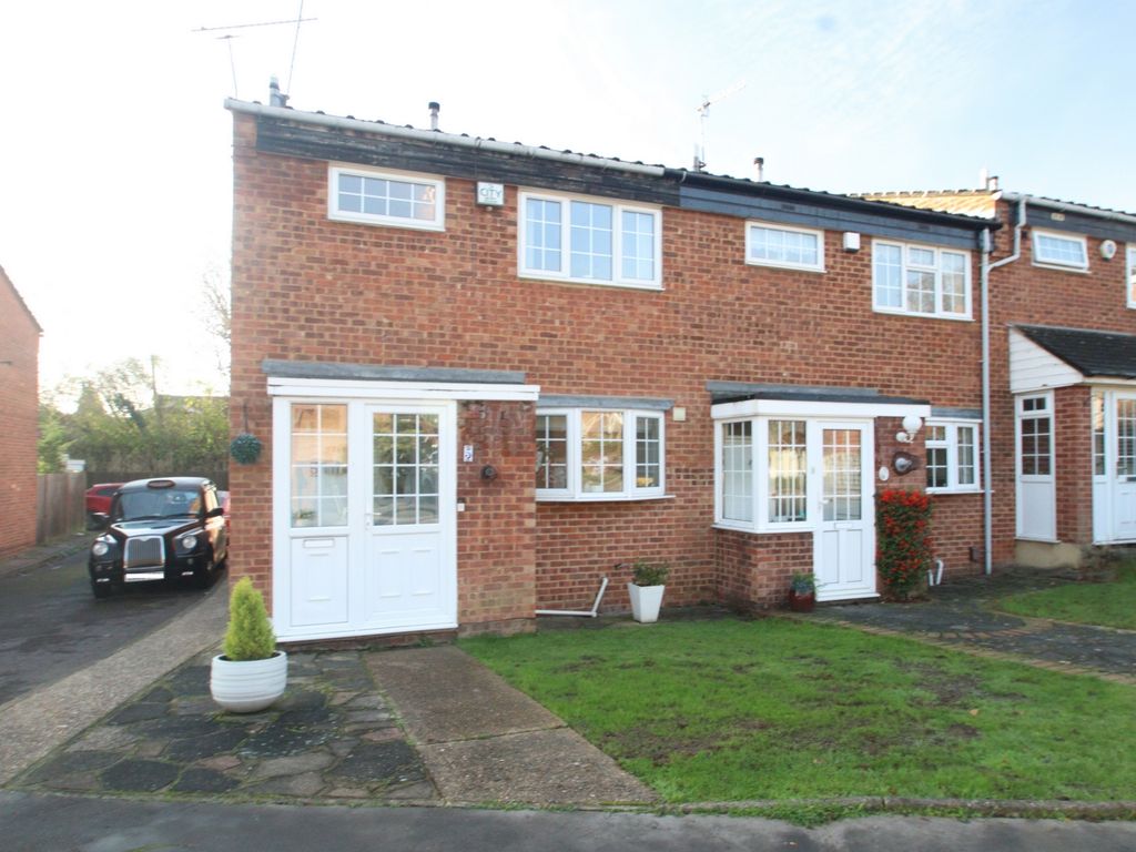 3 bed end terrace house for sale in Stapleton Road, Orpington BR6, £