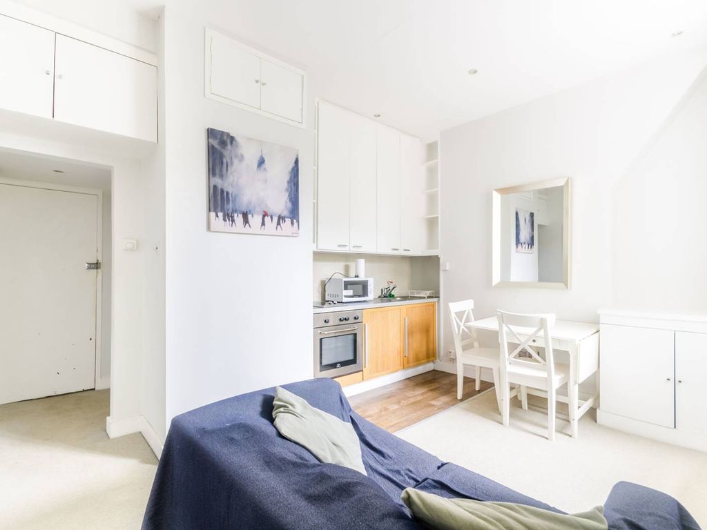 1 bed flat to rent in Clapham Common South Side, Clapham Common South