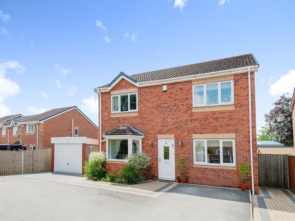 4 bed detached house for sale in Quarry Dene Drive, Castleford WF10