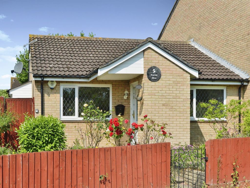 2 bed terraced bungalow for sale in Forest Rise, Eaglestone, Milton