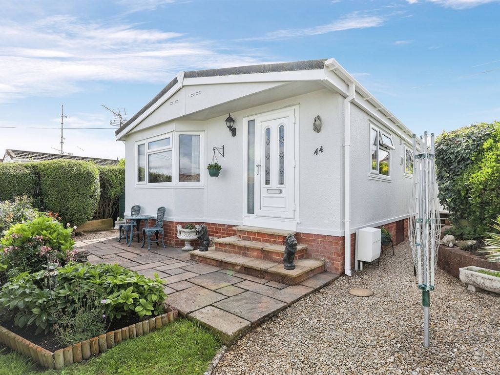 3 bed mobile/park home for sale in Holders Road, Amesbury, Salisbury