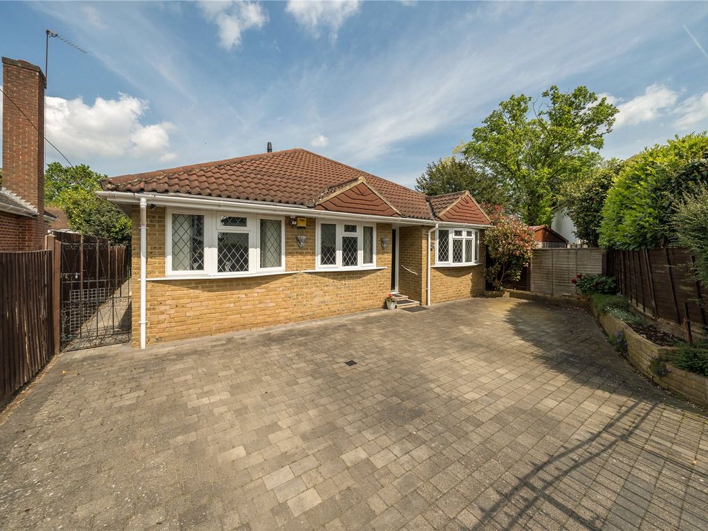 3 bed bungalow for sale in Birchfield Close, Addlestone, Surrey KT15, £