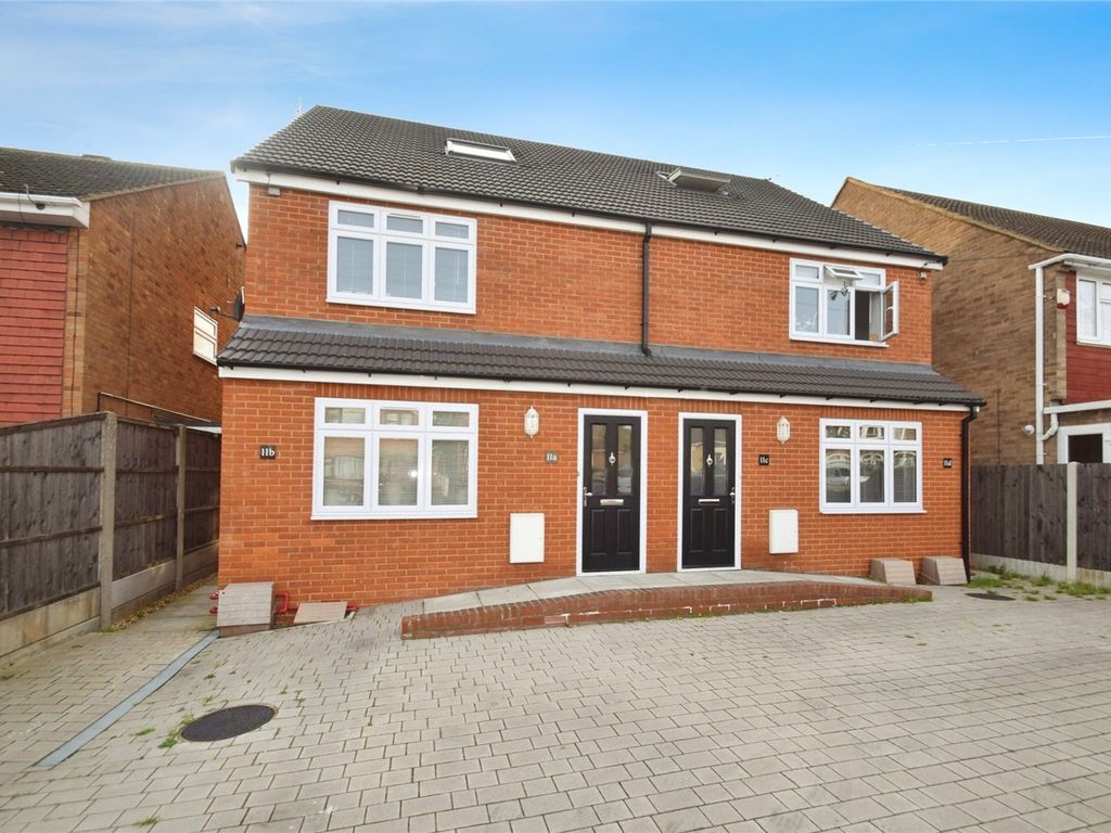 1 bed flat to rent in Mount Pleasant Road, Romford, Essex RM5, £1,250